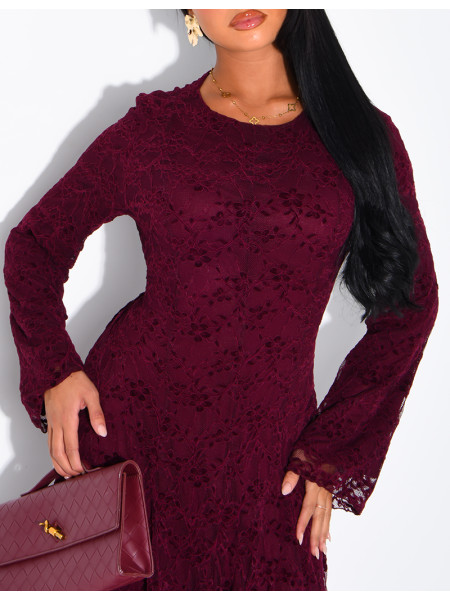 Robe longue en dentelle doublée à nouer dans le dos