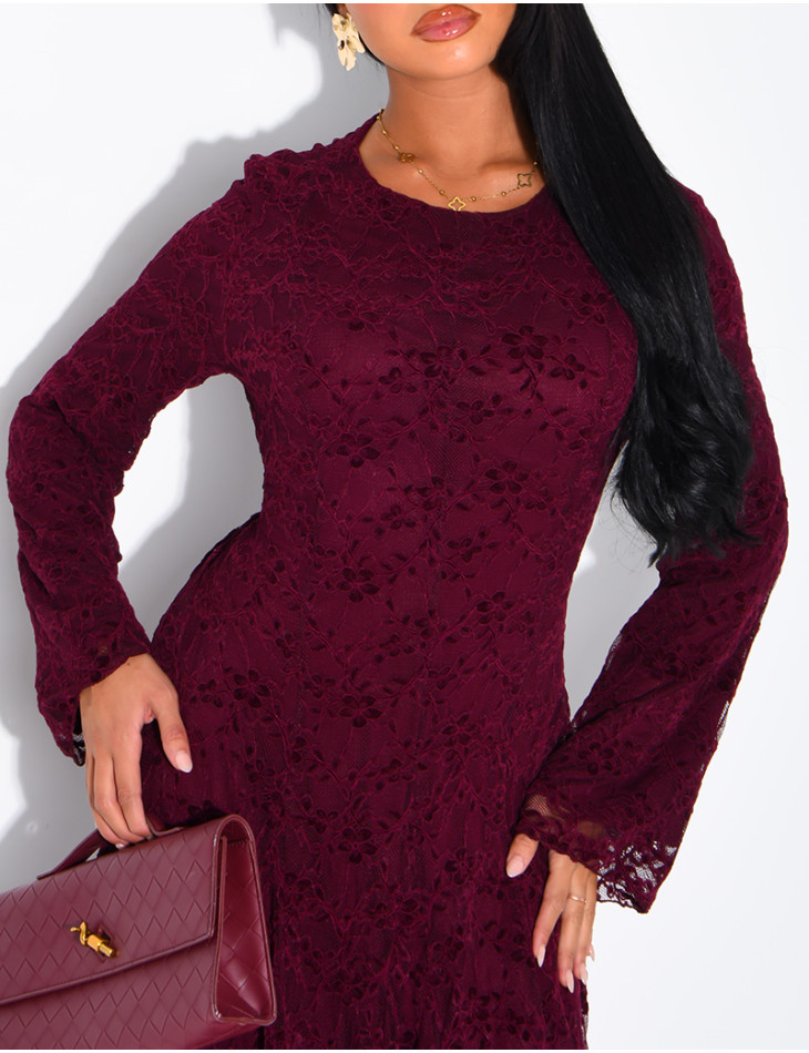 Robe longue en dentelle doublée à nouer dans le dos