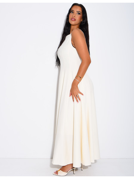 Very long dress, fitted at the waist and flared