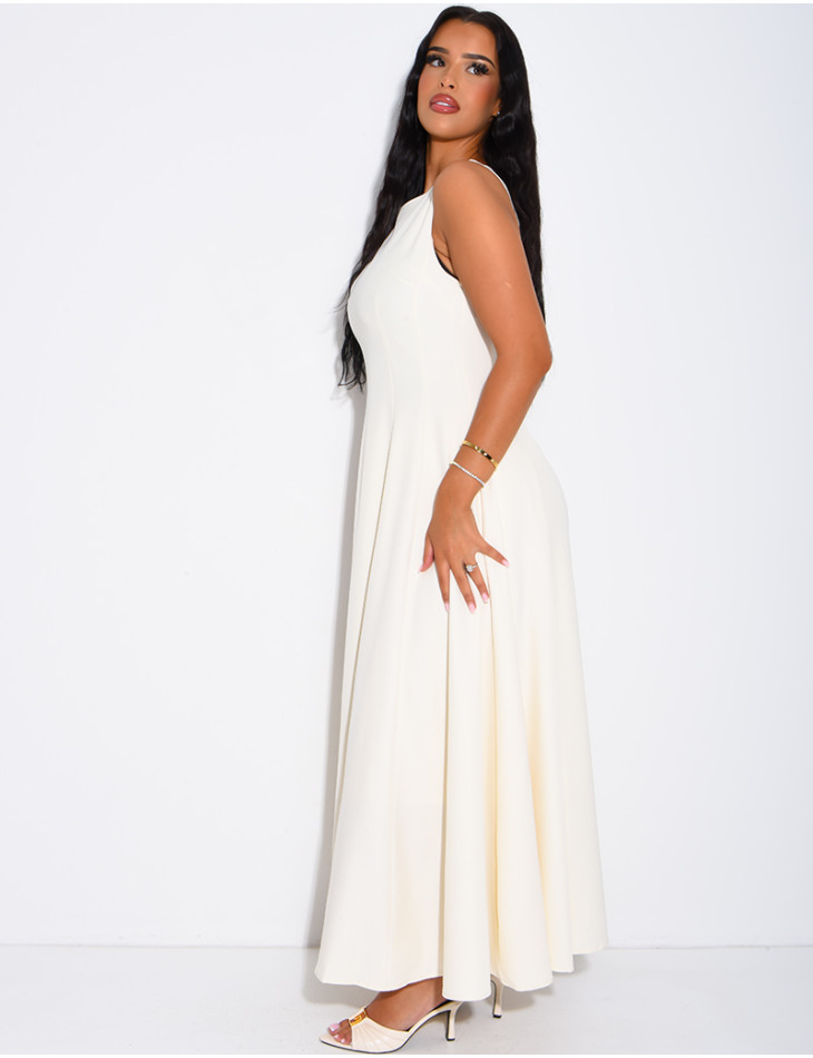 Very long dress, fitted at the waist and flared