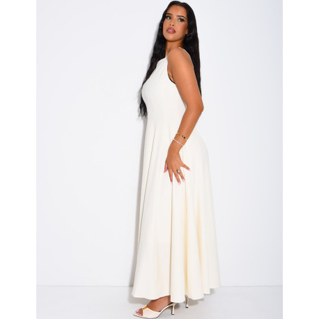 Very long dress, fitted at the waist and flared