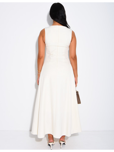 Very long dress, fitted at the waist and flared