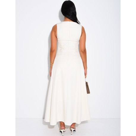 Very long dress, fitted at the waist and flared