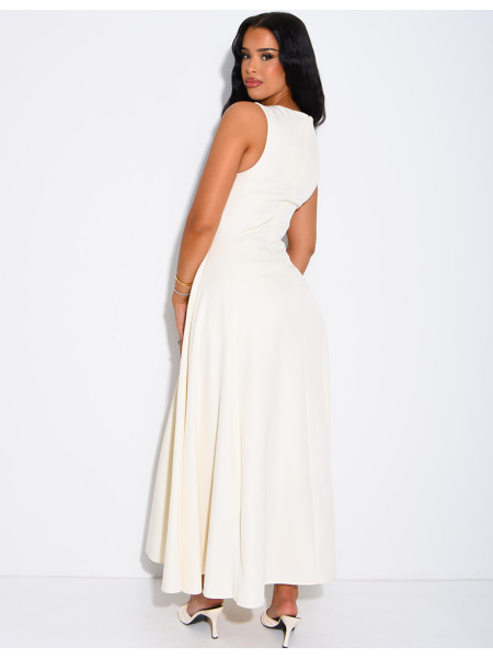 Very long dress, fitted at the waist and flared