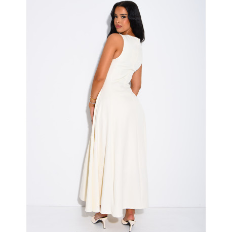 Very long dress, fitted at the waist and flared