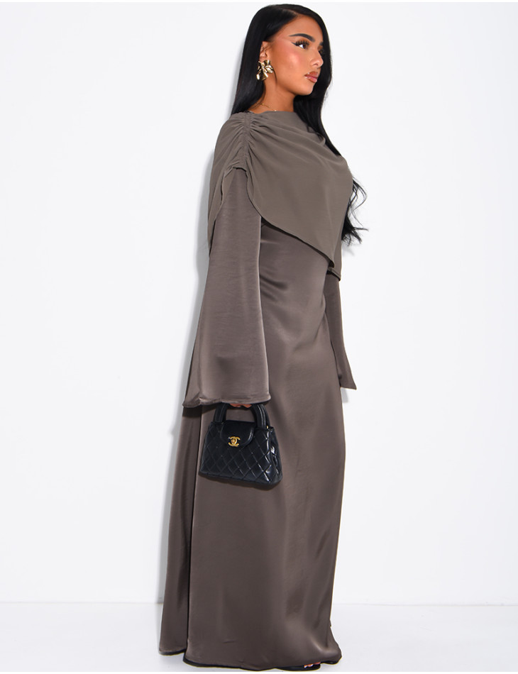 Robe modeste en satin à nouer et cape en voile drapée assortie