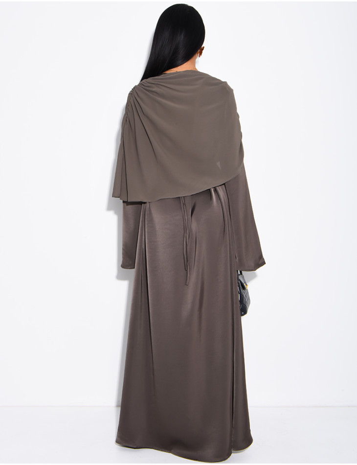 Robe modeste en satin à nouer et cape en voile drapée assortie