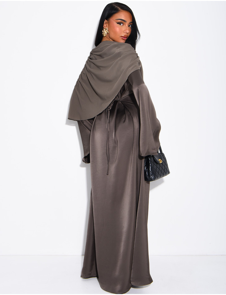 Robe modeste en satin à nouer et cape en voile drapée assortie