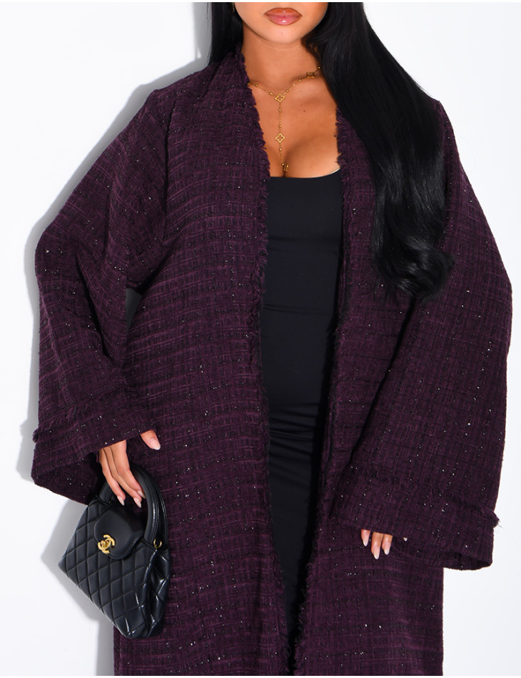Long, thick kimono with a shimmering finish and a belt