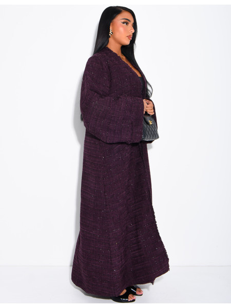 Long, thick kimono with a shimmering finish and a belt