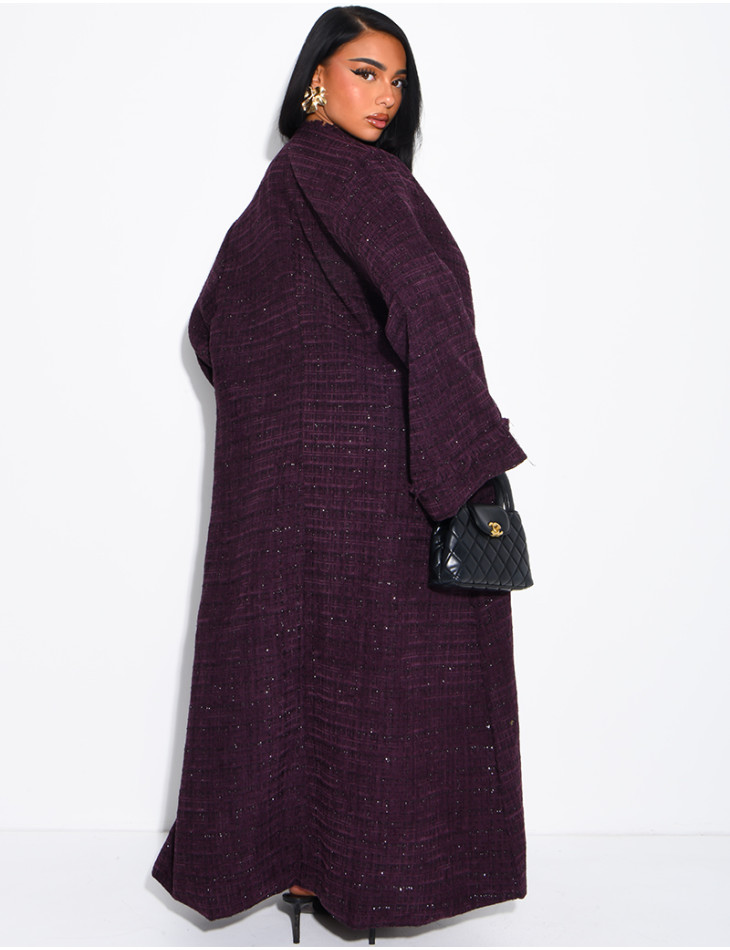 Long, thick kimono with a shimmering finish and a belt