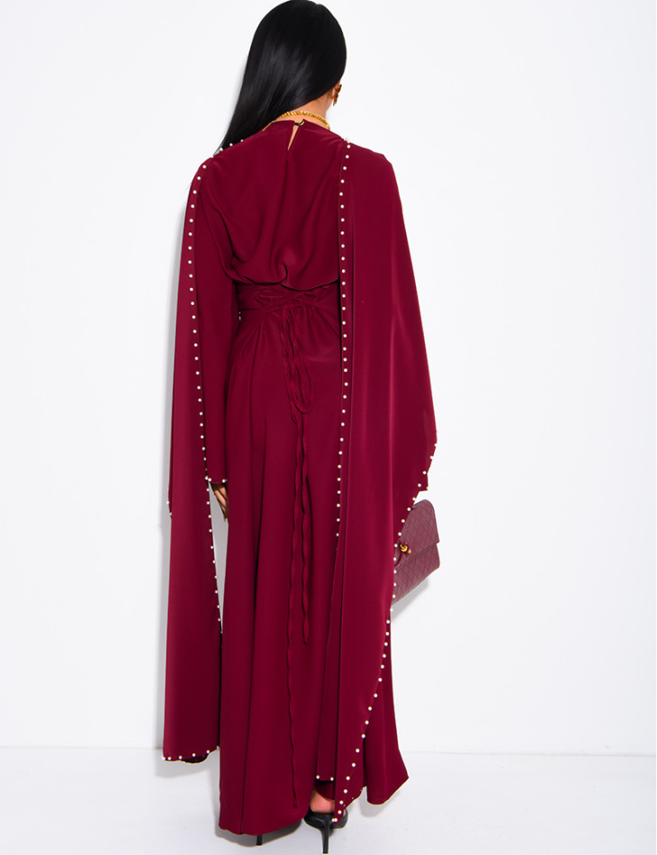 Robe longue ajustée à cape perlée