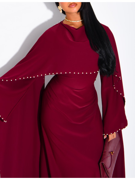 Robe longue ajustée à cape perlée