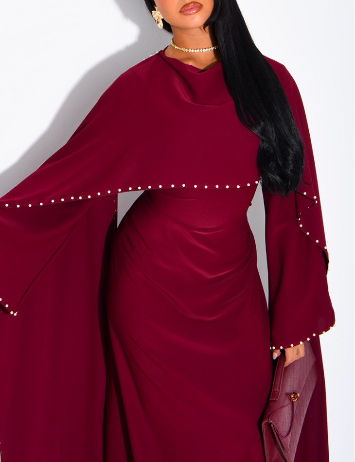Robe longue ajustée à cape perlée