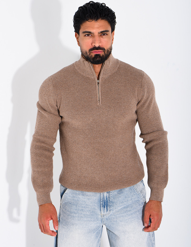 Pull côtelé à col zippé