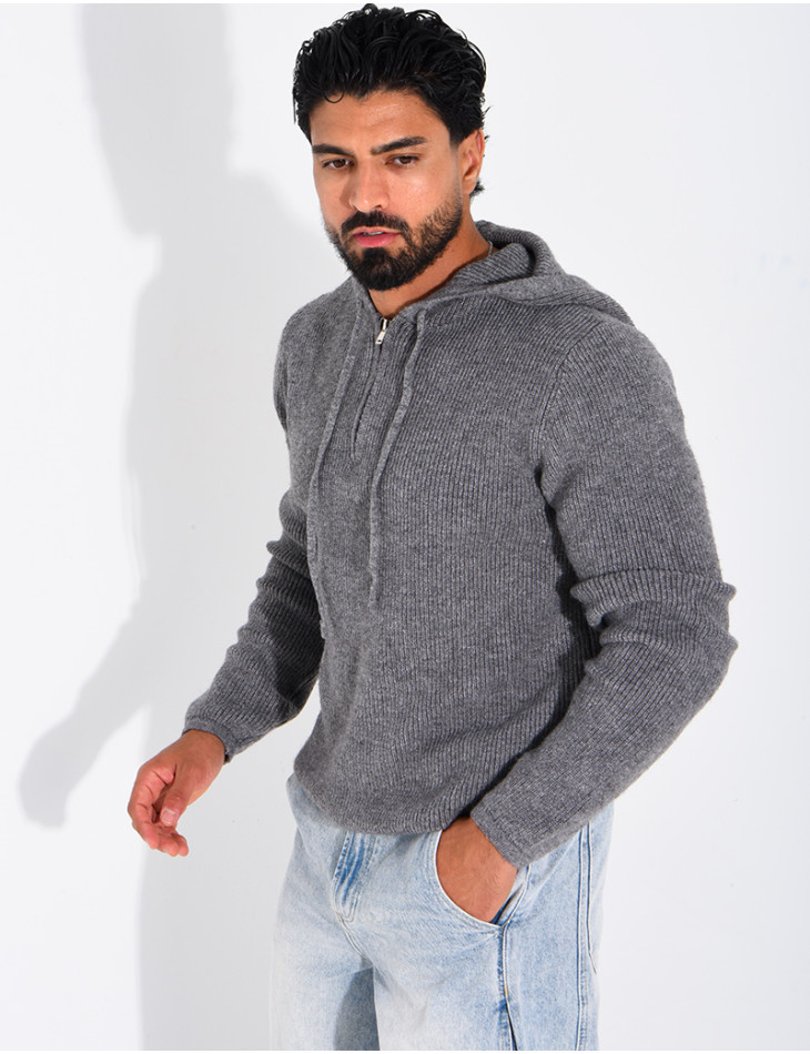 Pull en laine à capuche