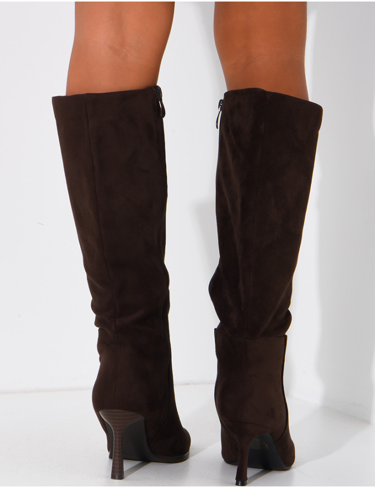 Wildlederstiefel mit Stilettoabsatz