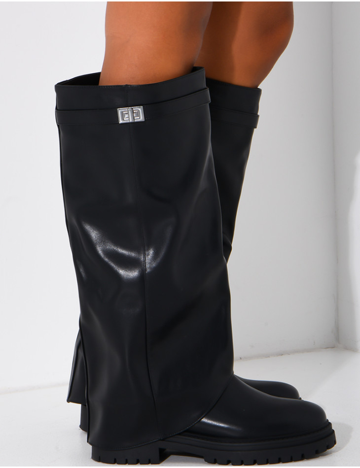 Bottes en similicuir à rabat