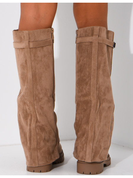 Suede boots with a flap