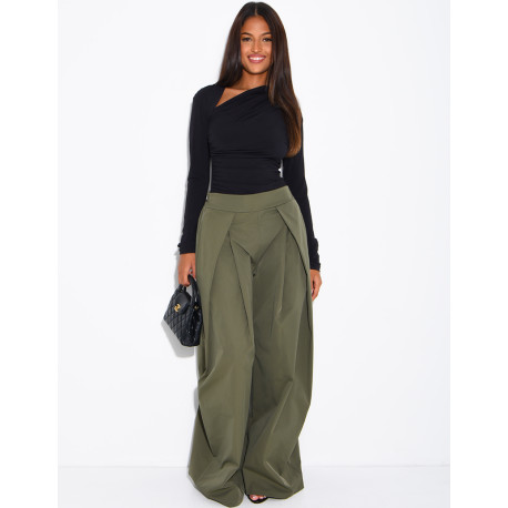 Asymmetrical gathered fluid top