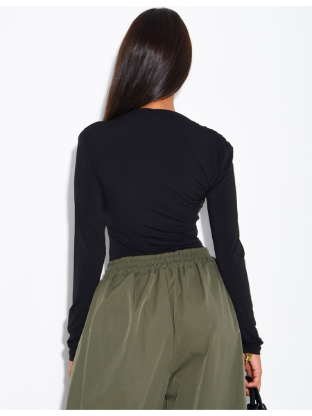 Asymmetrical gathered fluid top