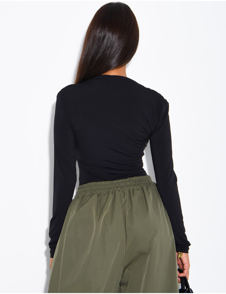 Asymmetrical gathered fluid top