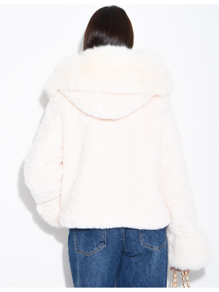 Veste courte en fausse fourrure