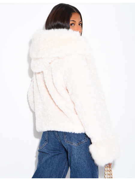 Veste courte en fausse fourrure