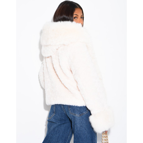 Veste courte en fausse fourrure