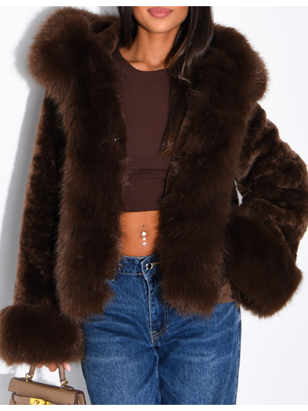 Veste courte en fausse fourrure
