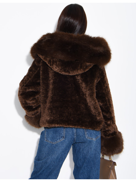Veste courte en fausse fourrure
