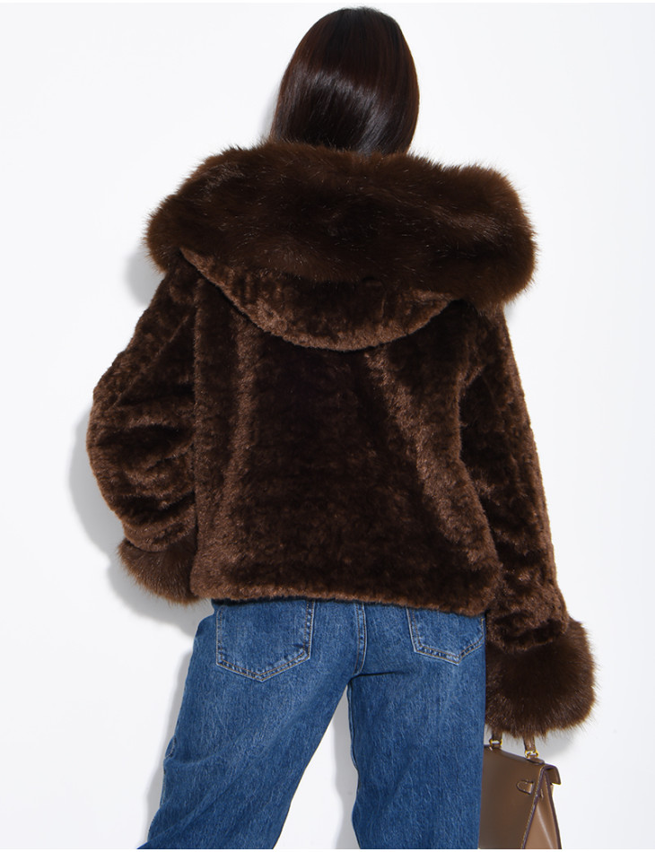 Veste courte en fausse fourrure