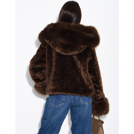 Veste courte en fausse fourrure