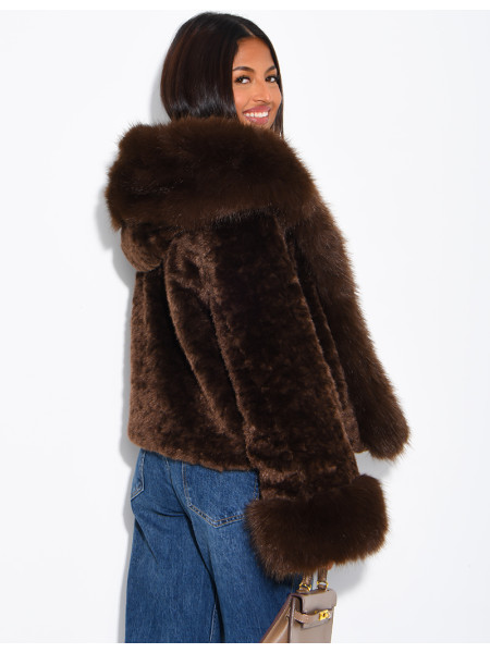 Veste courte en fausse fourrure