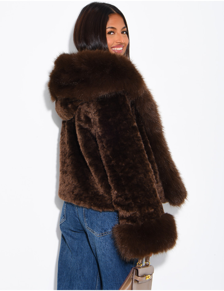 Veste courte en fausse fourrure
