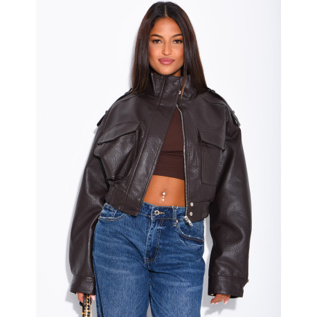Kurze Jacke aus genarbtem Kunstleder mit Pattentaschen