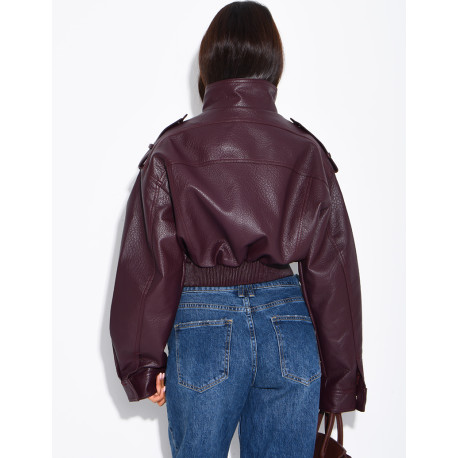 Kurze Jacke aus genarbtem Kunstleder mit Pattentaschen