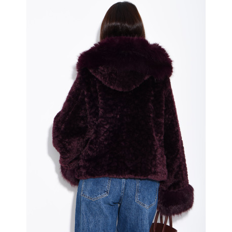Veste courte en fausse fourrure