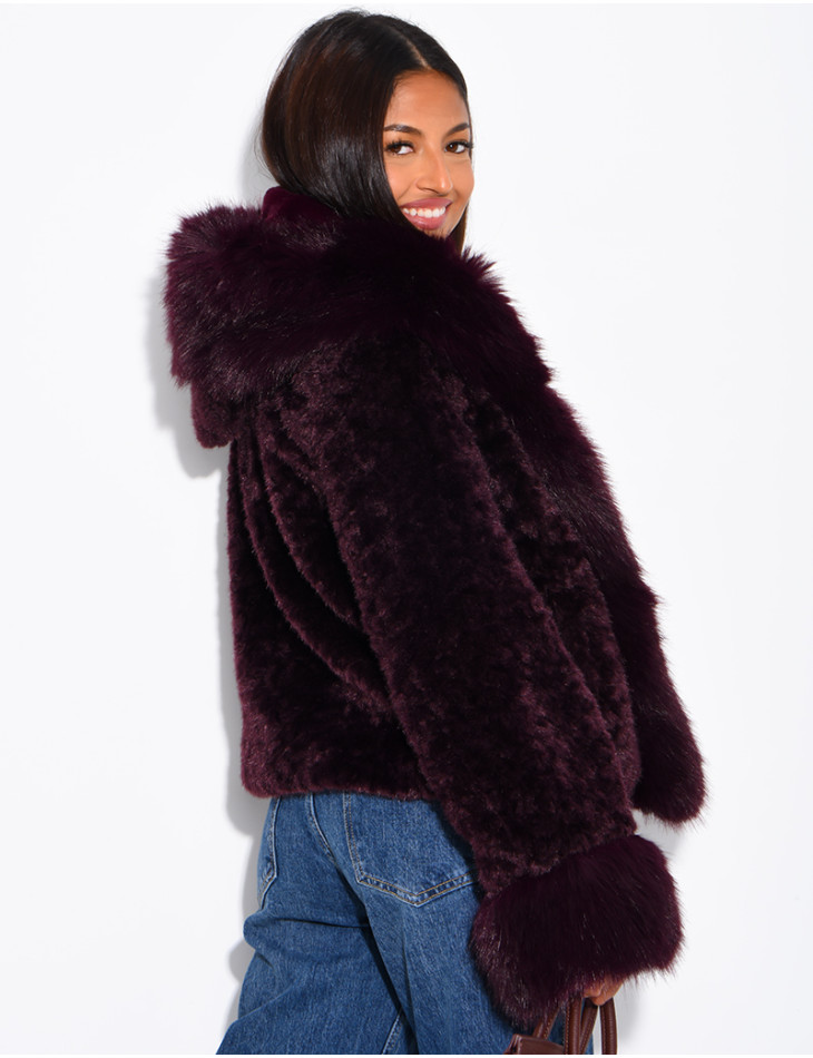 Veste courte en fausse fourrure