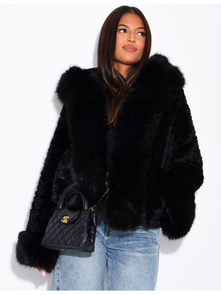 Veste courte en fausse fourrure
