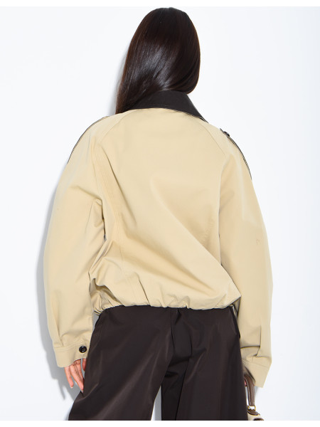 Veste courte style trench à empiècements contrastants