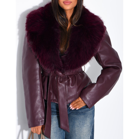 Kurze Jacke aus Kunstleder und Kunstpelz