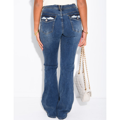 Ausgestellte Flare-Jeans mit Vintage-Stickereien und Strasssteinen