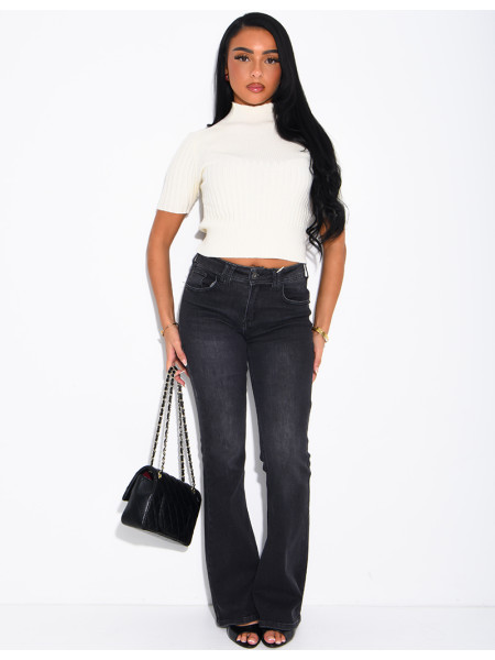 Ausgestellte Flare-Jeans mit Vintage-Stickereien und Strasssteinen