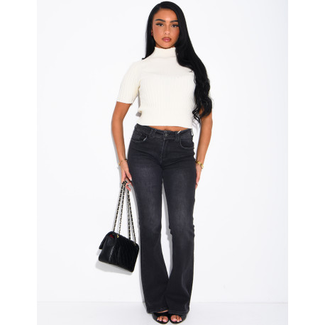 Ausgestellte Flare-Jeans mit Vintage-Stickereien und Strasssteinen