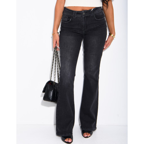 Ausgestellte Flare-Jeans mit Vintage-Stickereien und Strasssteinen