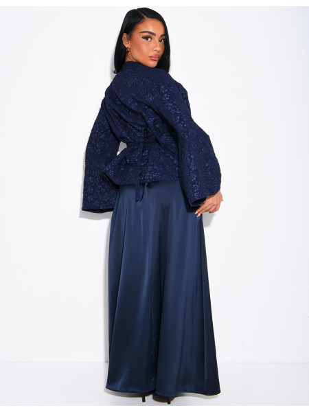 Ensemble jupe longue en satin et top texturé à nouer