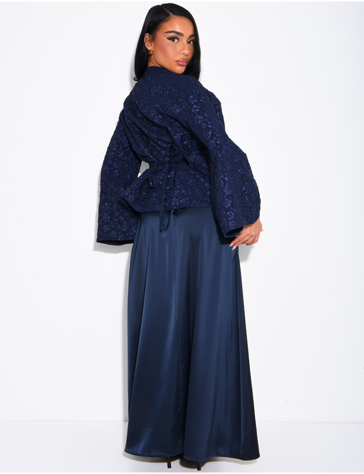 Ensemble jupe longue en satin et top texturé à nouer