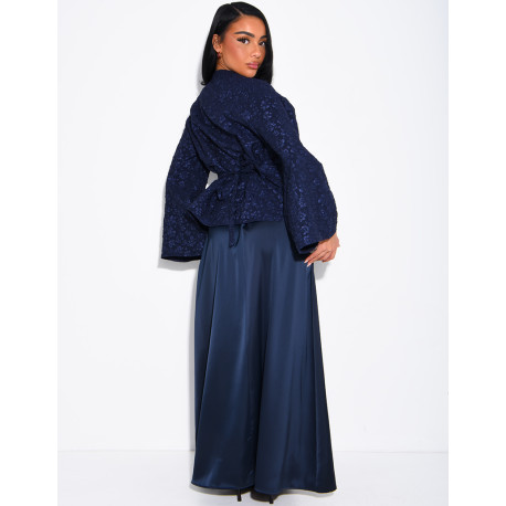 Ensemble jupe longue en satin et top texturé à nouer