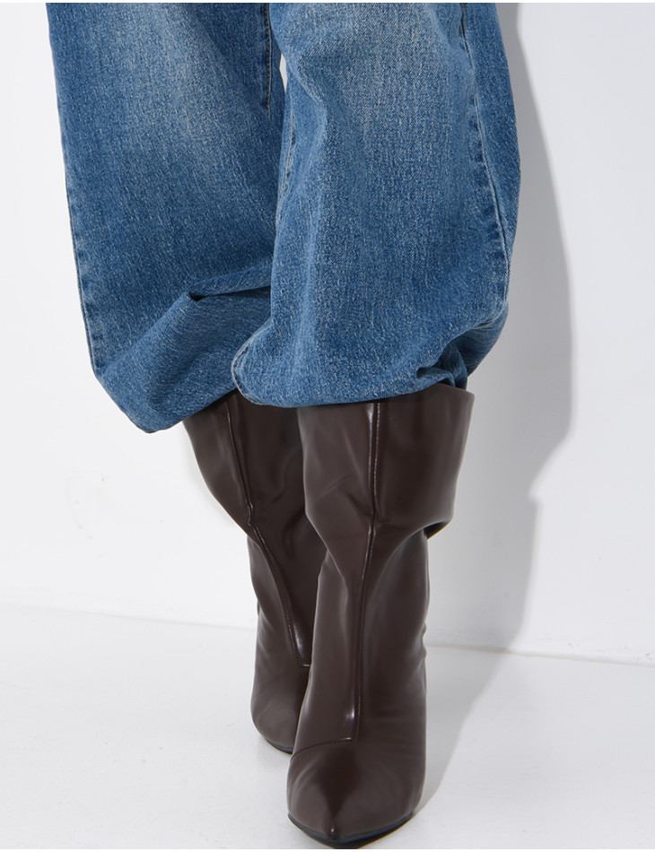 Bottes à talons en similicuir plissé